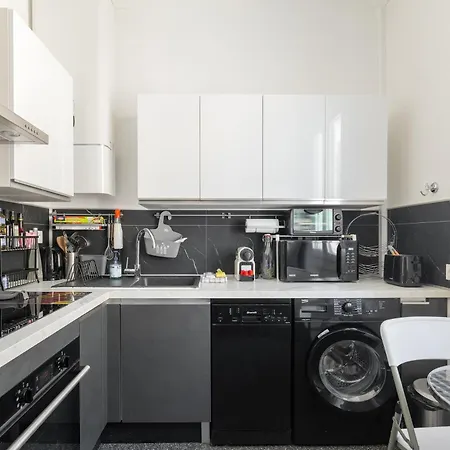 Cozy 1-bedroom With Stunning Sea Views