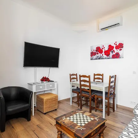 Cozy 1-bedroom With Stunning Sea Views Appartement *