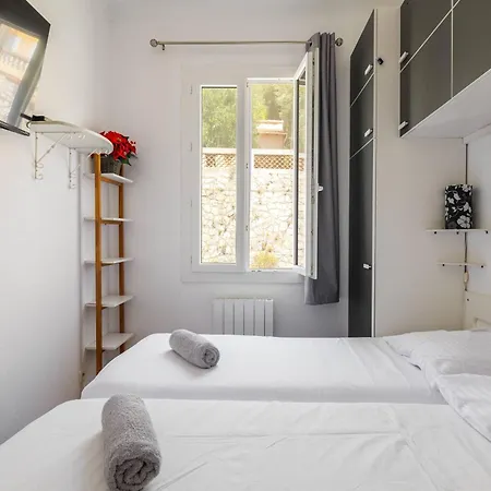 Cozy 1-bedroom With Stunning Sea Views